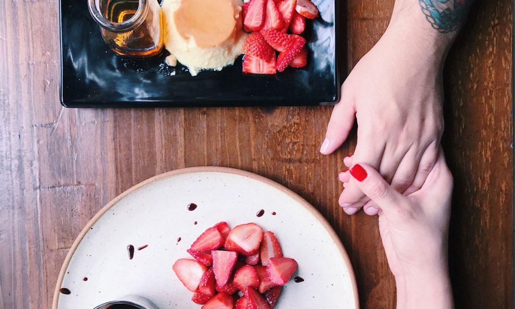 5 lugares legais para um primeiro encontro pudim leite ninho calda nutella pudim leite condensado calda gin morango fortunato bar experimentesp 1 1024x614 1 - 5 lugares legais para um primeiro encontro